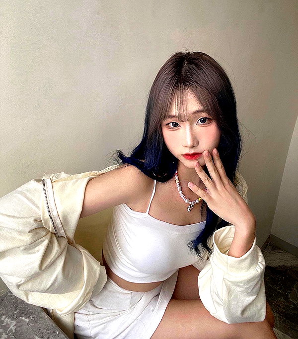 lai_931201 instagram image archive image