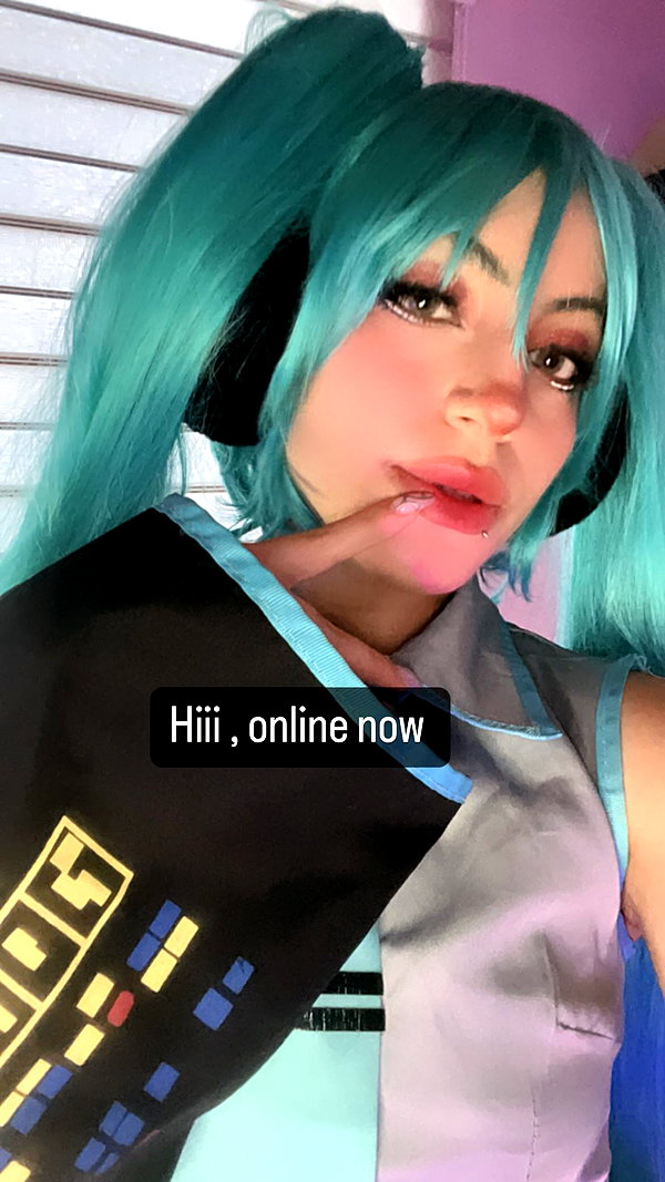 cyber_zoe_ instagram image archive image