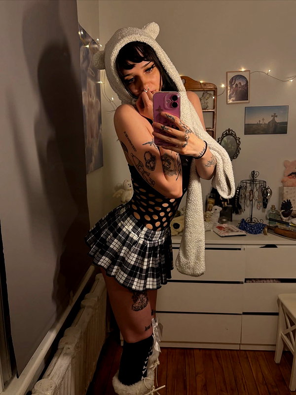 kaitfuckinglyn instagram image archive image