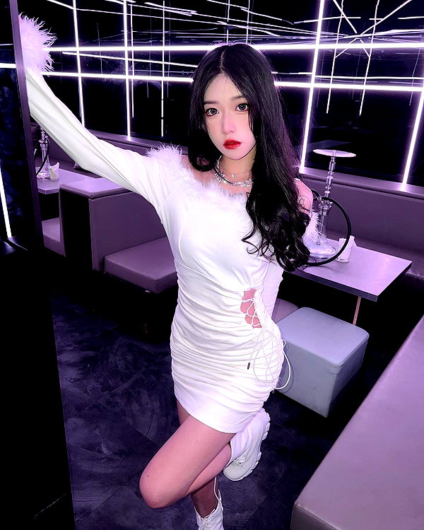nixqq.425_ instagram image archive image