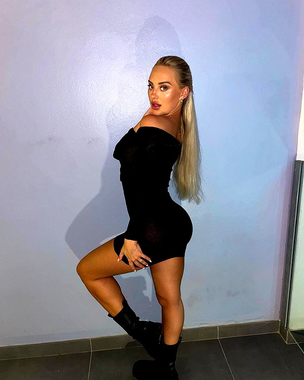 rhiannonbluee instagram image archive image