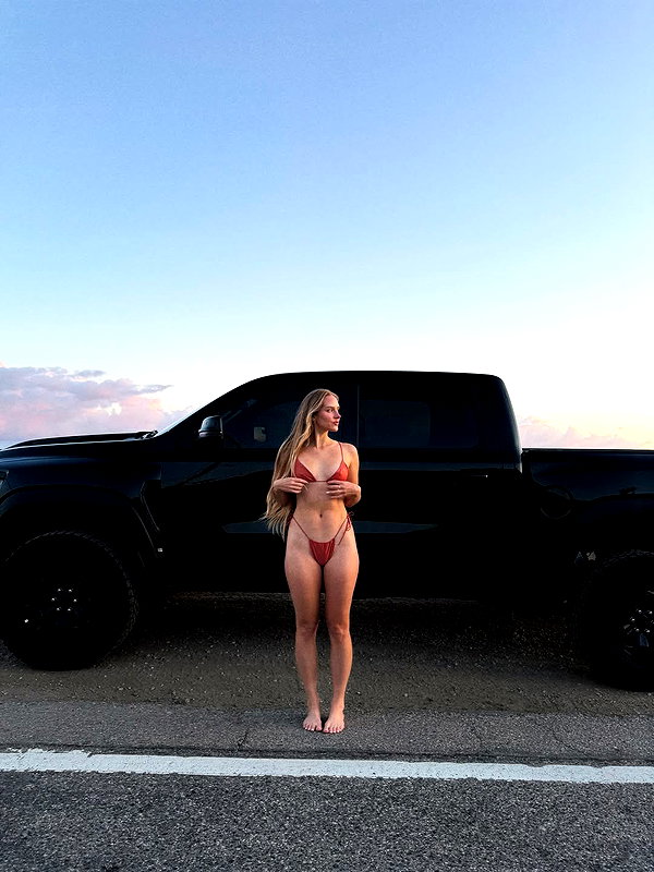 carolinezalog instagram image archive image