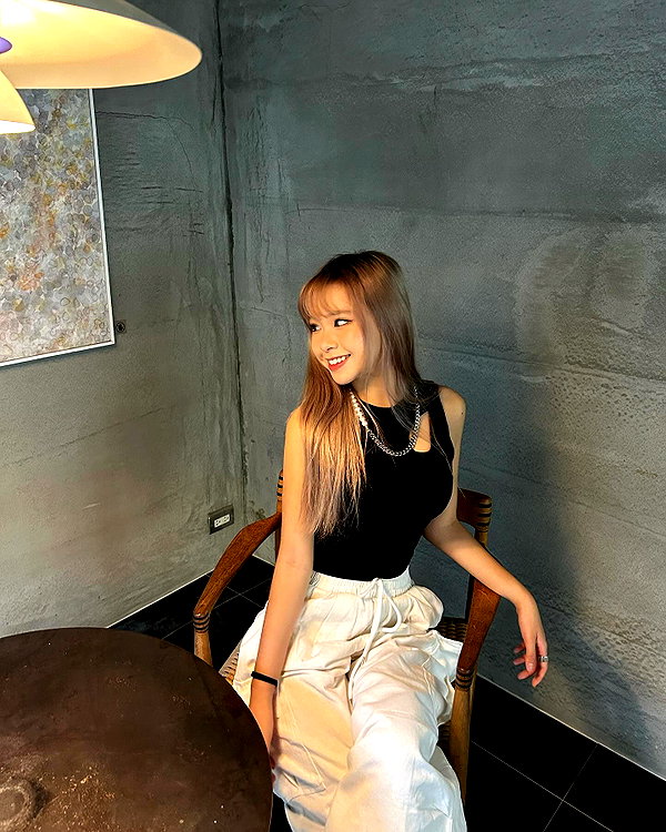 e.shao_417 instagram image archive image