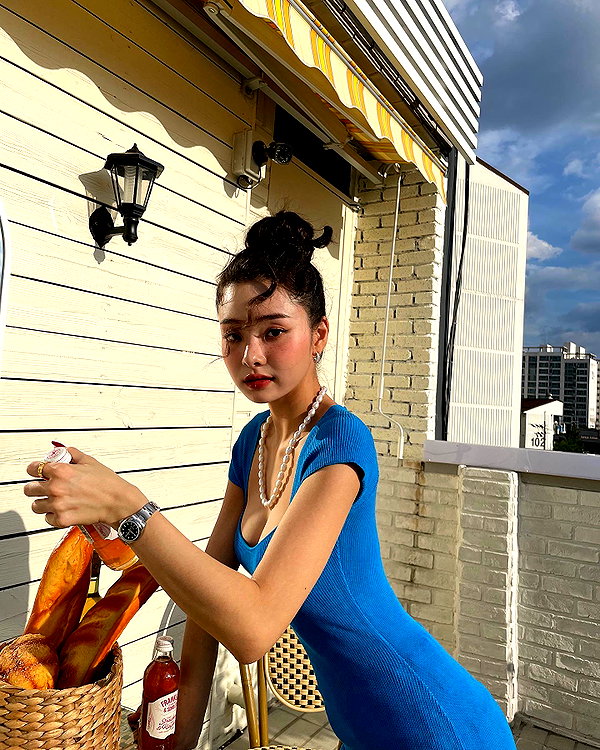 dear.zia instagram image archive image