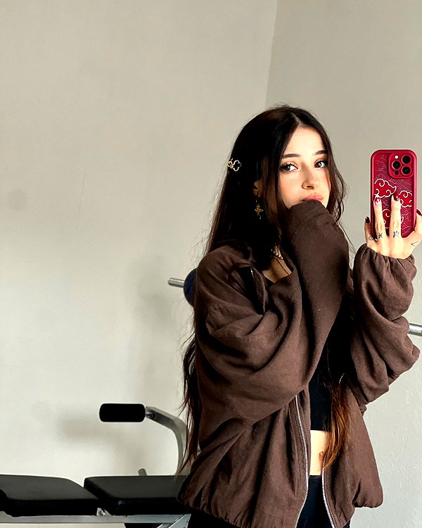 cata.leyah instagram image archive image