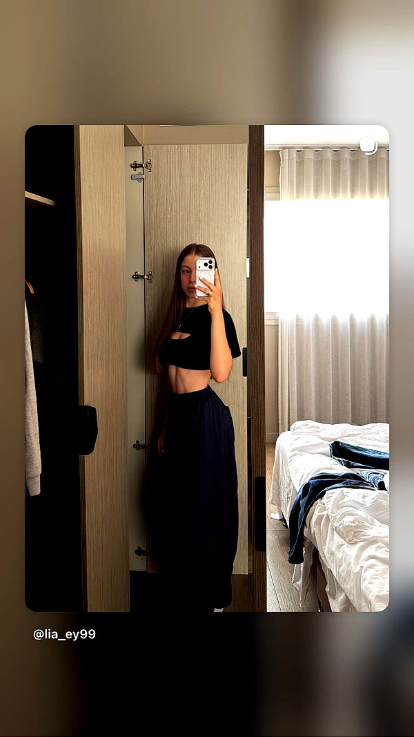 lia_ey99 instagram image archive image