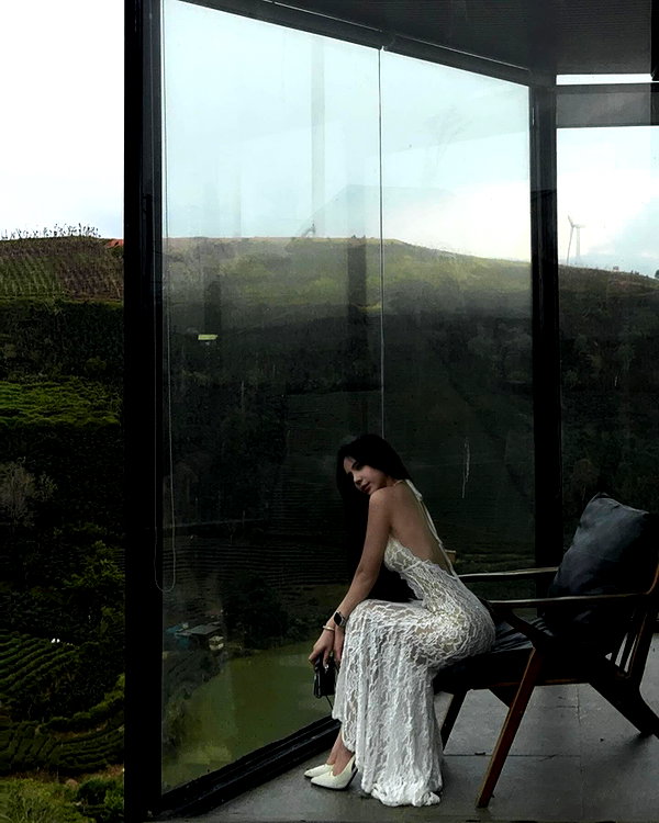 quenhi.phamm instagram image archive image