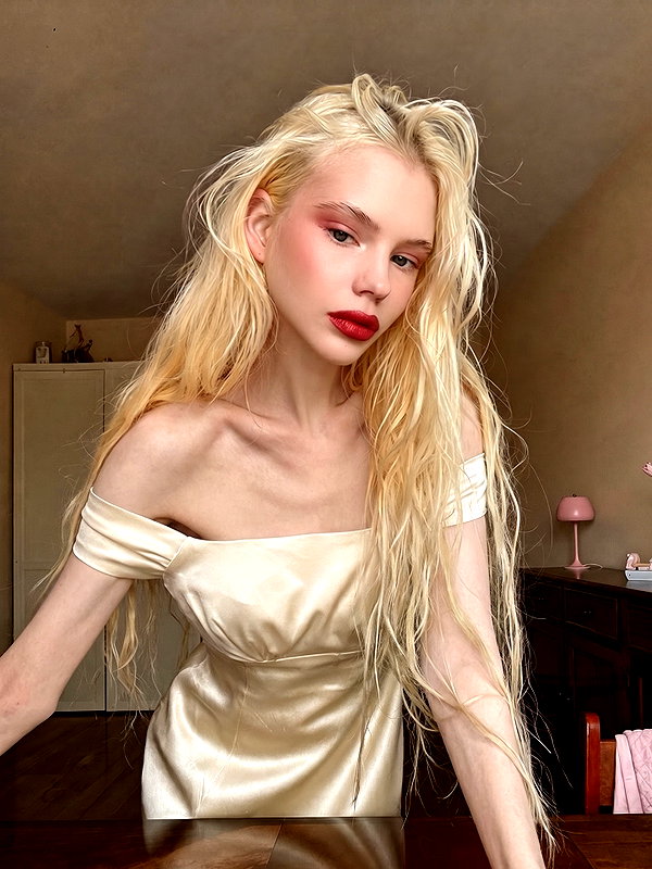 alisen.mari instagram image archive image