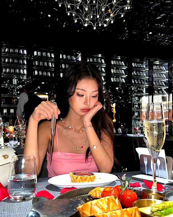 ll.lu1s instagram image archive image