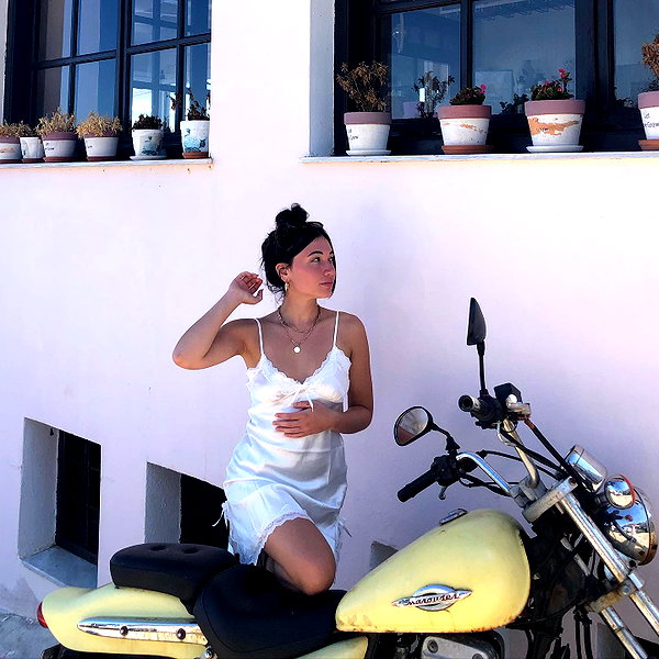 romi_henenson instagram image archive image