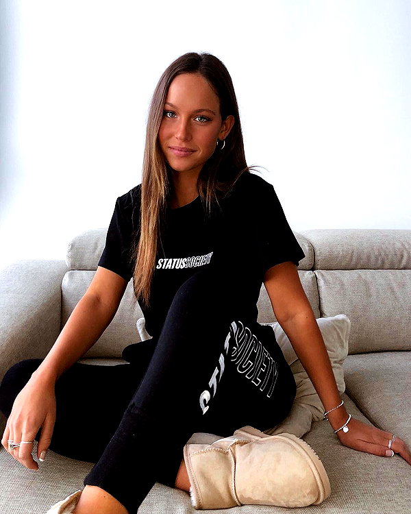 olivia.mathers instagram image archive image