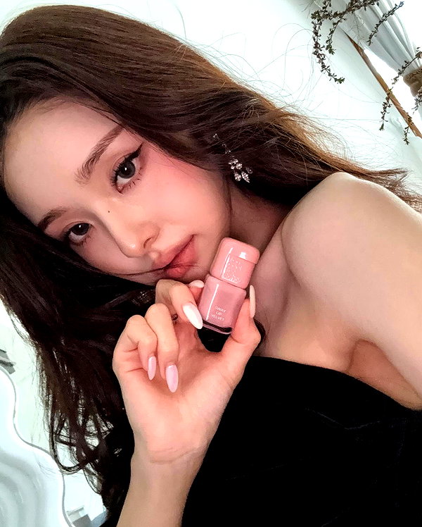 dear.zia instagram image archive image