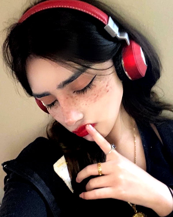 helikoous instagram image archive image