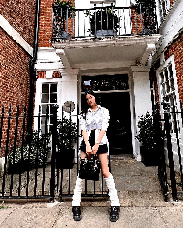 emily.ghoul instagram image archive image