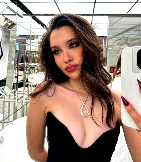 baddiesessence instagram image archive image