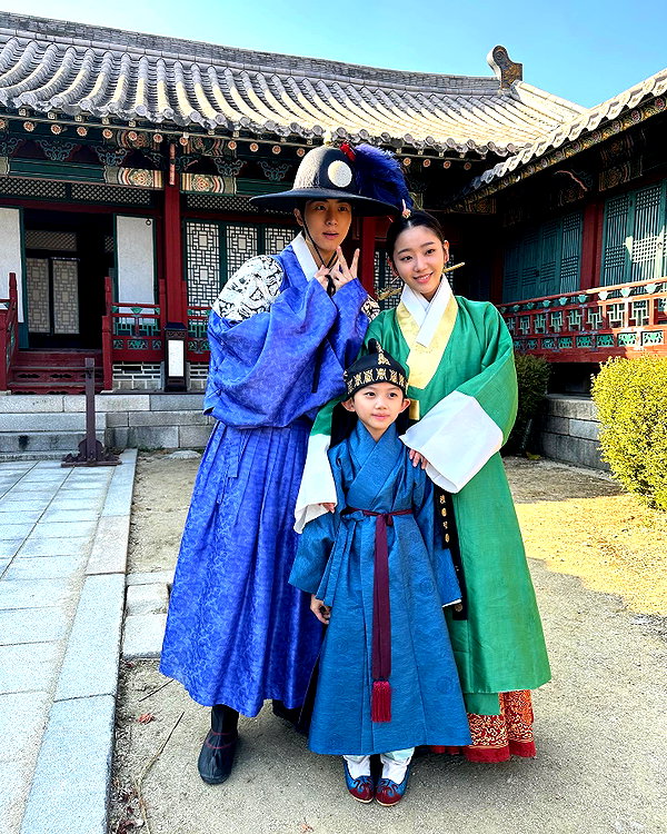 hyeweon__ instagram image archive image