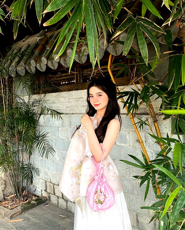 lyhythuedoxinh instagram image archive image