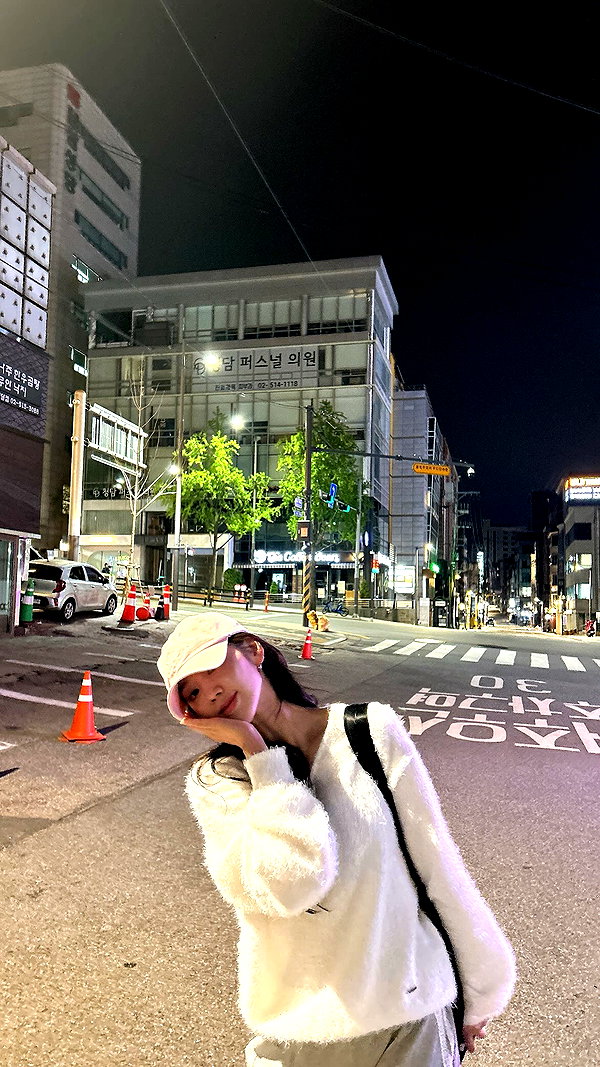 hyeweon__ instagram image archive image