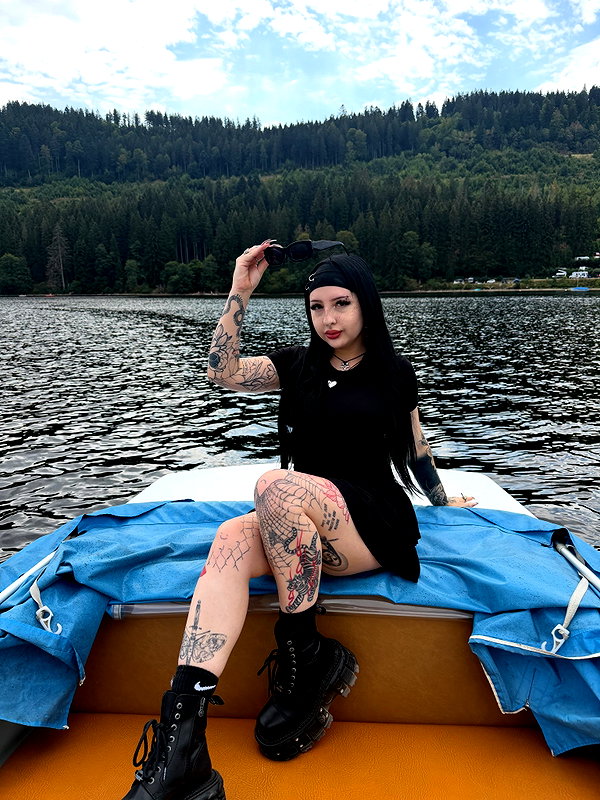 karin_orhov instagram image archive image