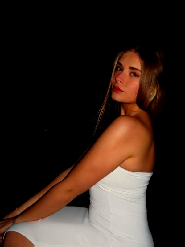 anastasya.maykis instagram image archive image