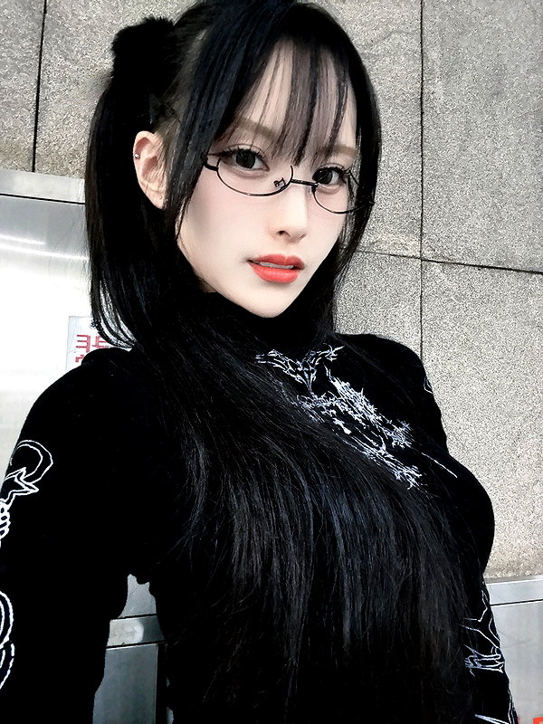 yamikumo_leisa instagram image archive image