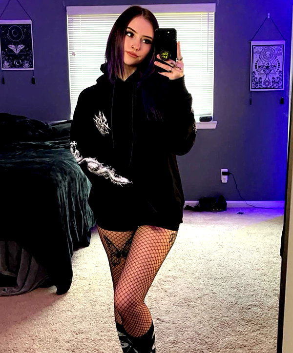 megann_eliizabeth instagram image archive image