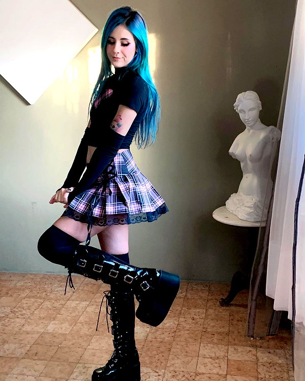 jadelaverne instagram image archive image