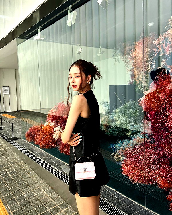 dear.zia instagram image archive image
