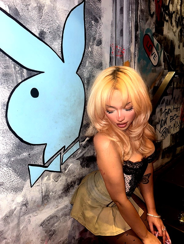 v.qx instagram image archive image