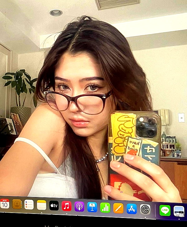 baddiesessence instagram image archive image