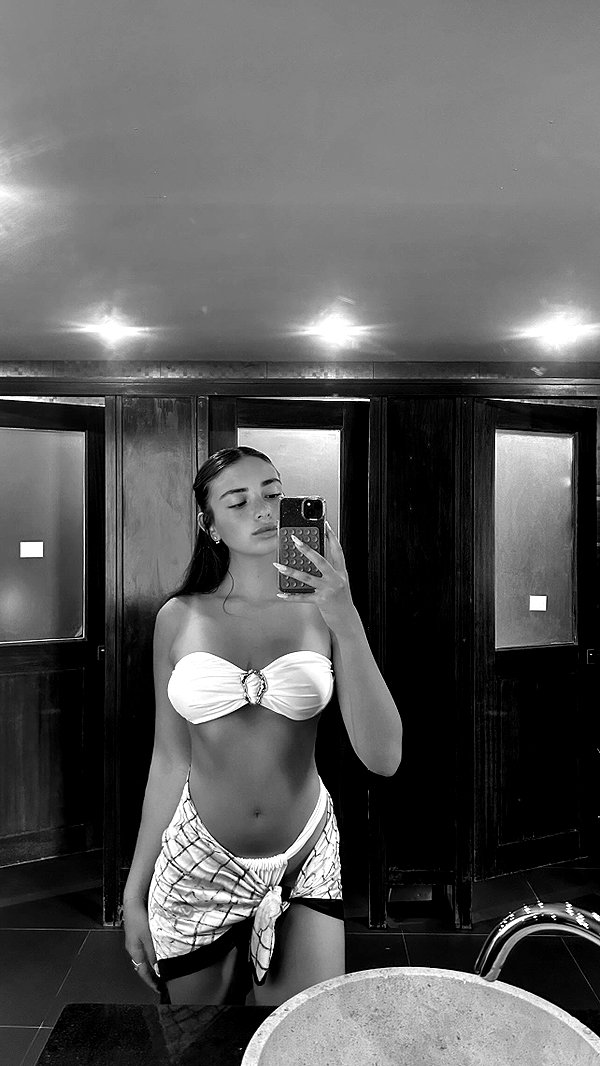 shani_shved instagram image archive image