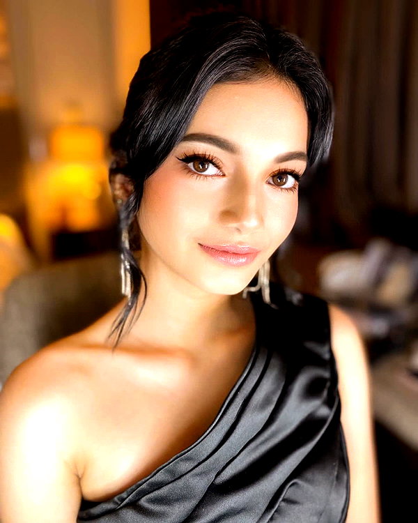 victoria_makeupatelier instagram image archive image