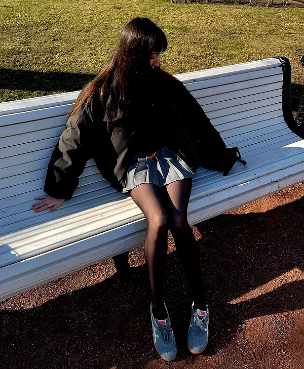 chica.niebla instagram image archive image