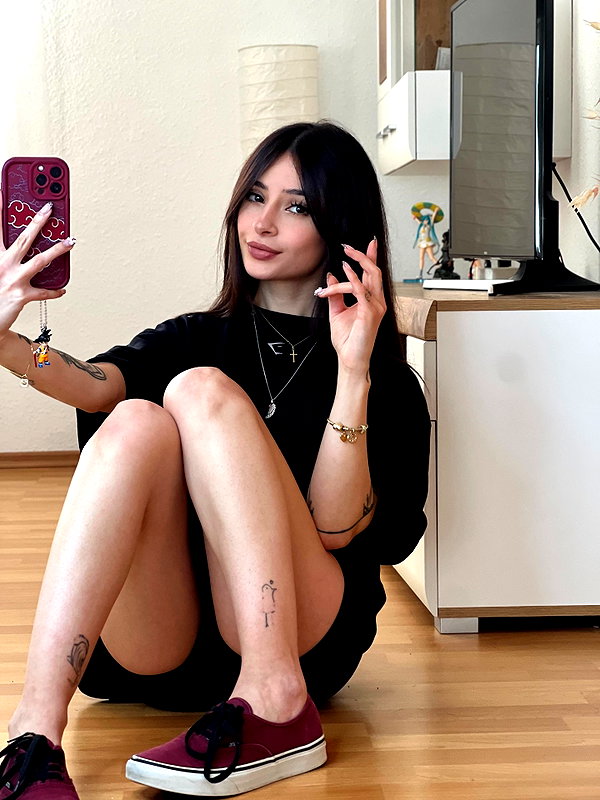 cata.leyah instagram image archive image