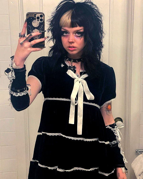 yeahimcaroline instagram image archive image