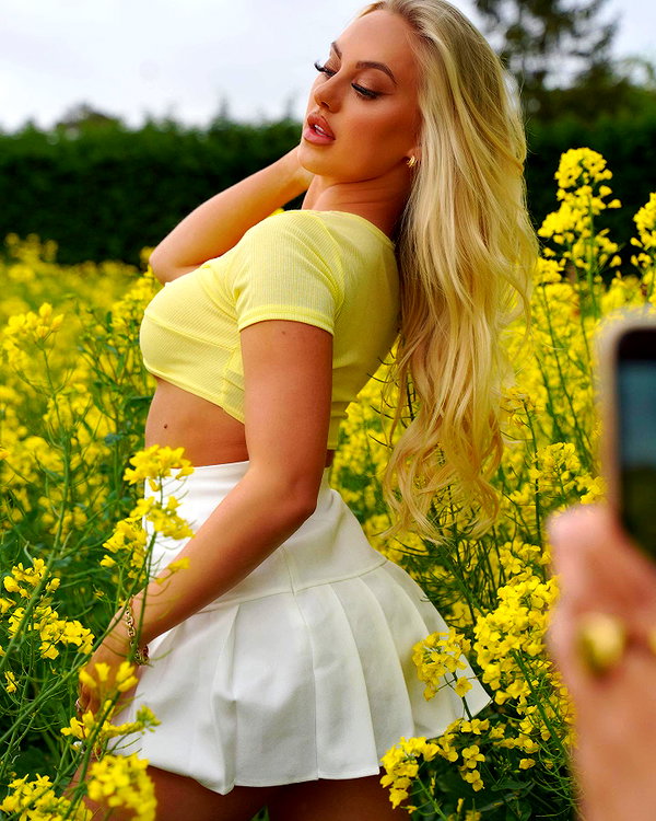 rhiannonbluee instagram image archive image