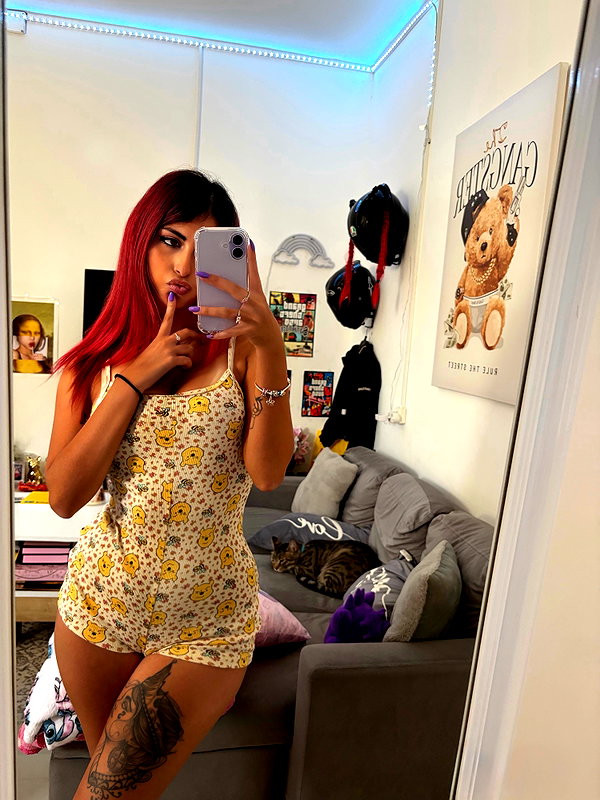 shanidahan7 instagram image archive image