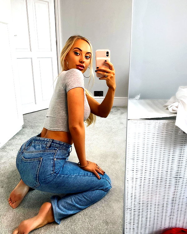 rhiannonbluee instagram image archive image