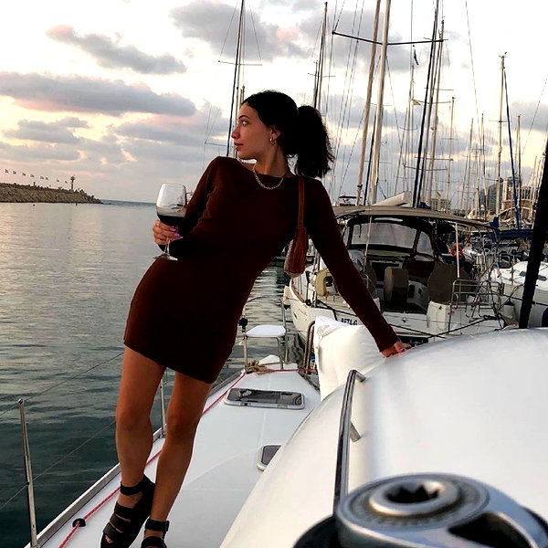 romi_henenson instagram image archive image