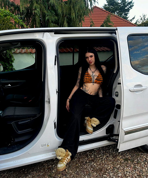 aleksaoaa instagram image archive image
