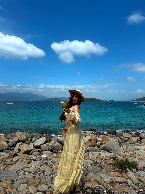lyhythuedoxinh instagram image archive image