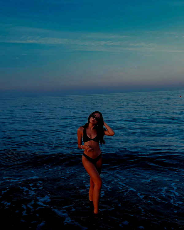annabottoo instagram image archive image