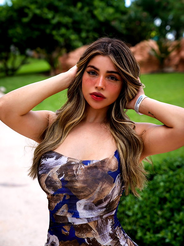 alinnarosee instagram image archive image