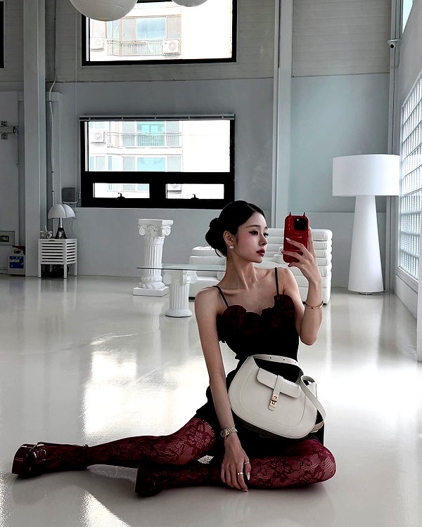 dear.zia instagram image archive image