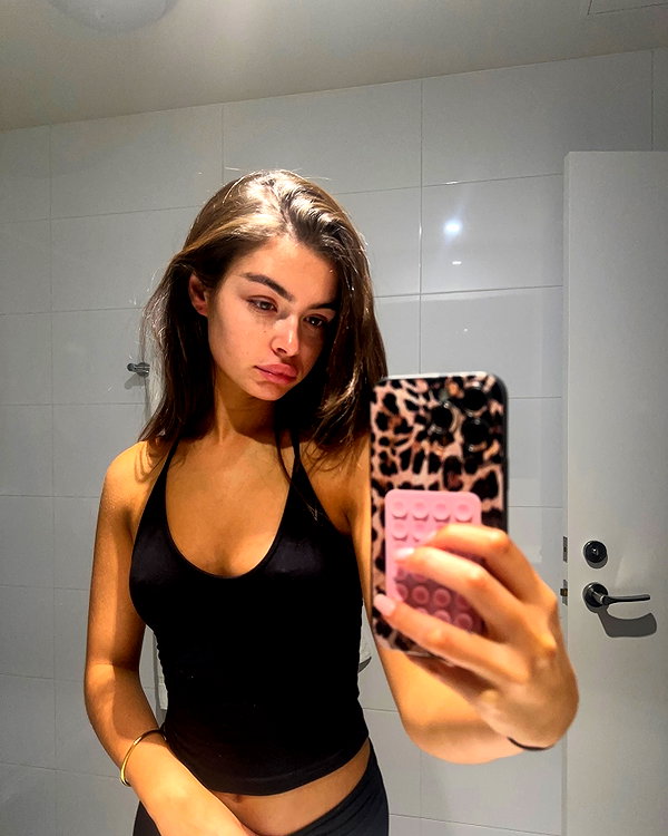 oliviaphillipps instagram image archive image