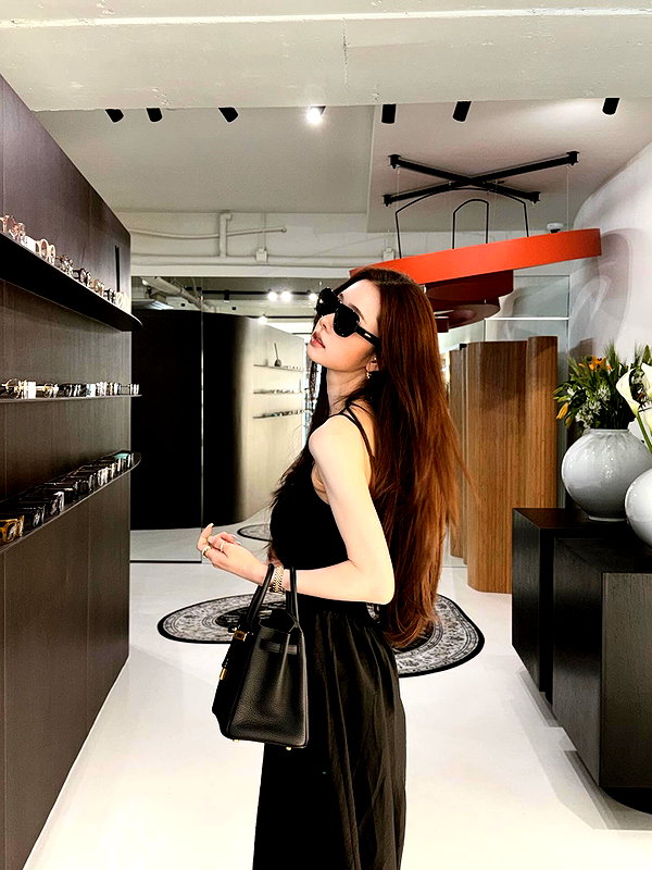 dear.zia instagram image archive image