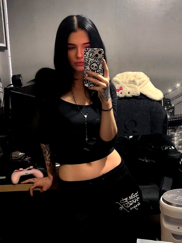 alice_hez instagram image archive image