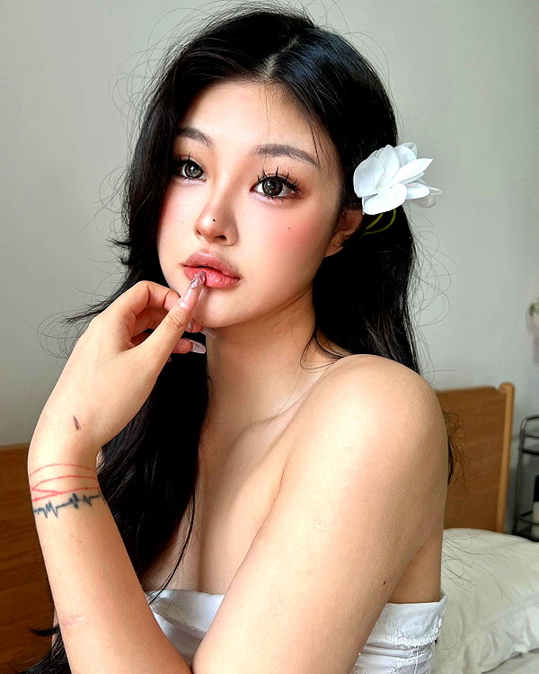 ll.lu1s instagram image archive image