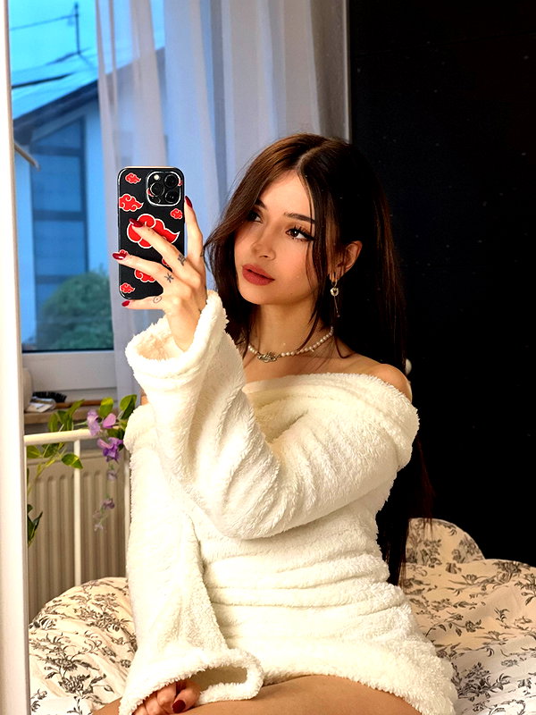 cata.leyah instagram image archive image