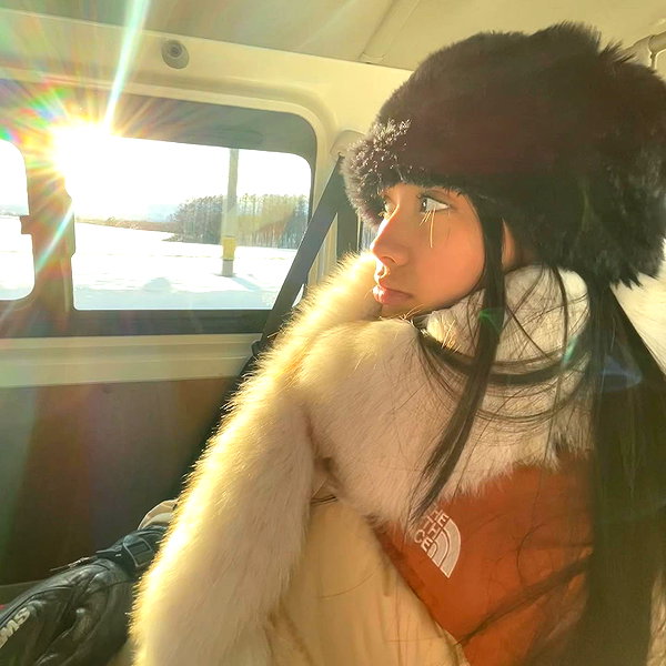 cait.knight instagram image archive image